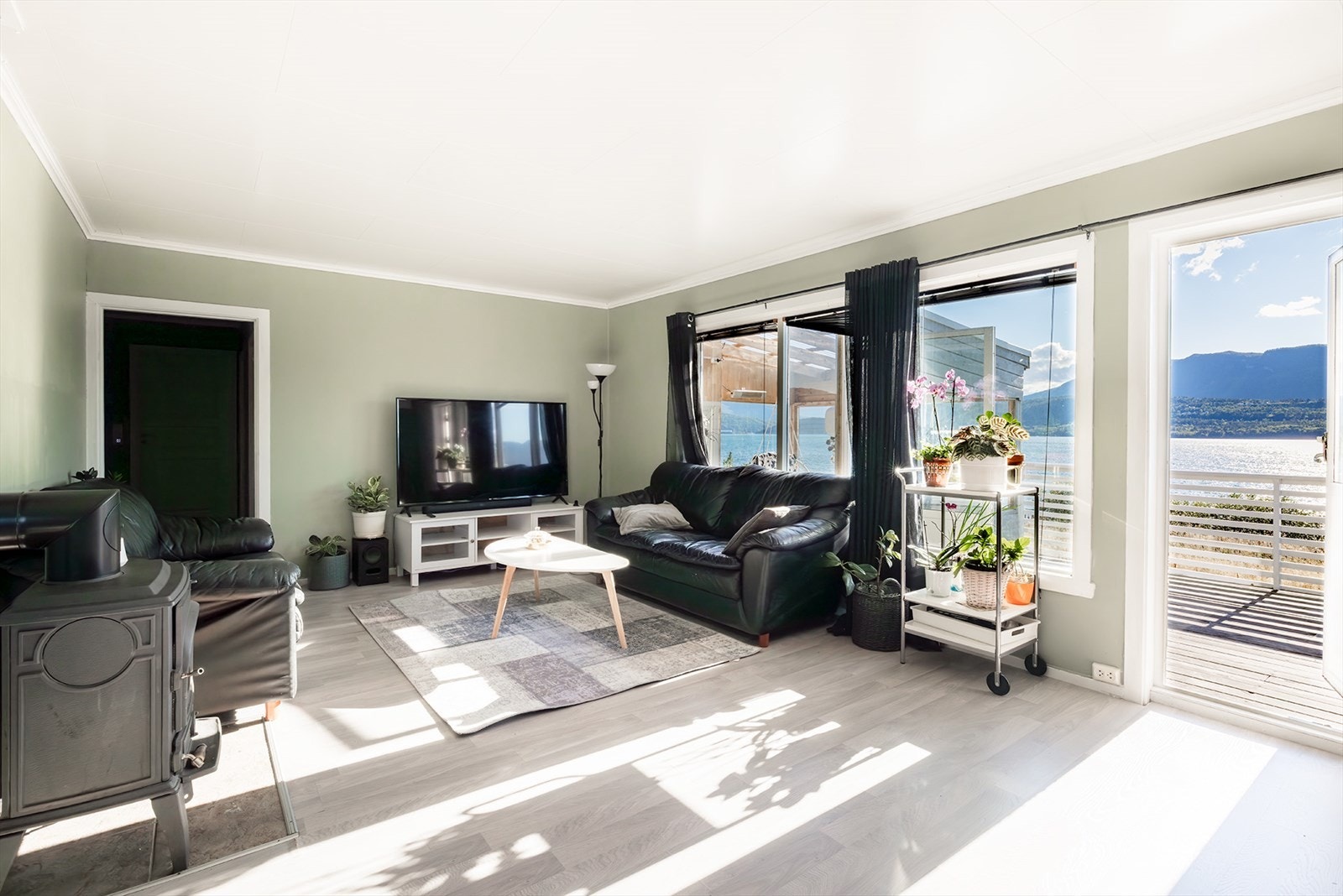 Utgang til balkong fra stuen. Galleribilde