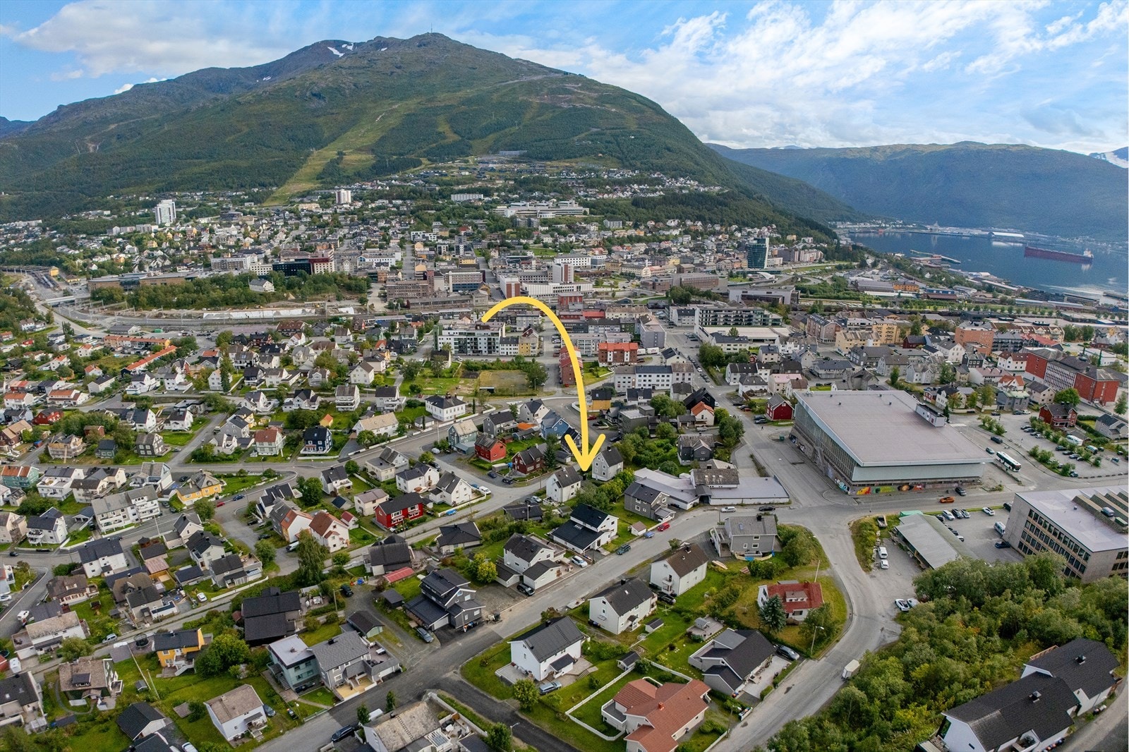 Kort vei til idrettshall, turområder og sjøen - er denne boligen noe for deg? Meld deg på visning! Galleribilde