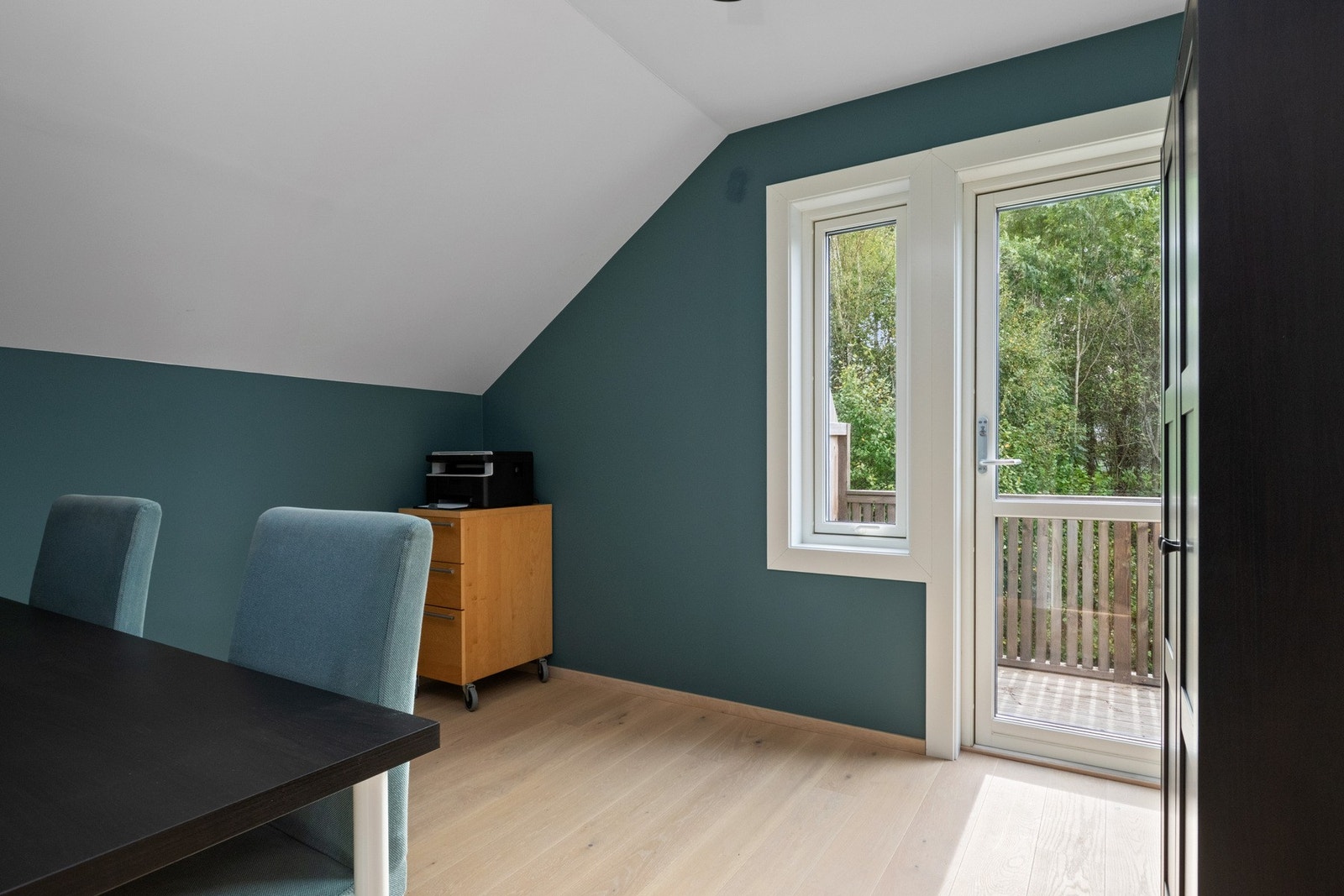 Ett av soverommene har utgang til en solrik balkong - en ekstra kvalitet. Galleribilde