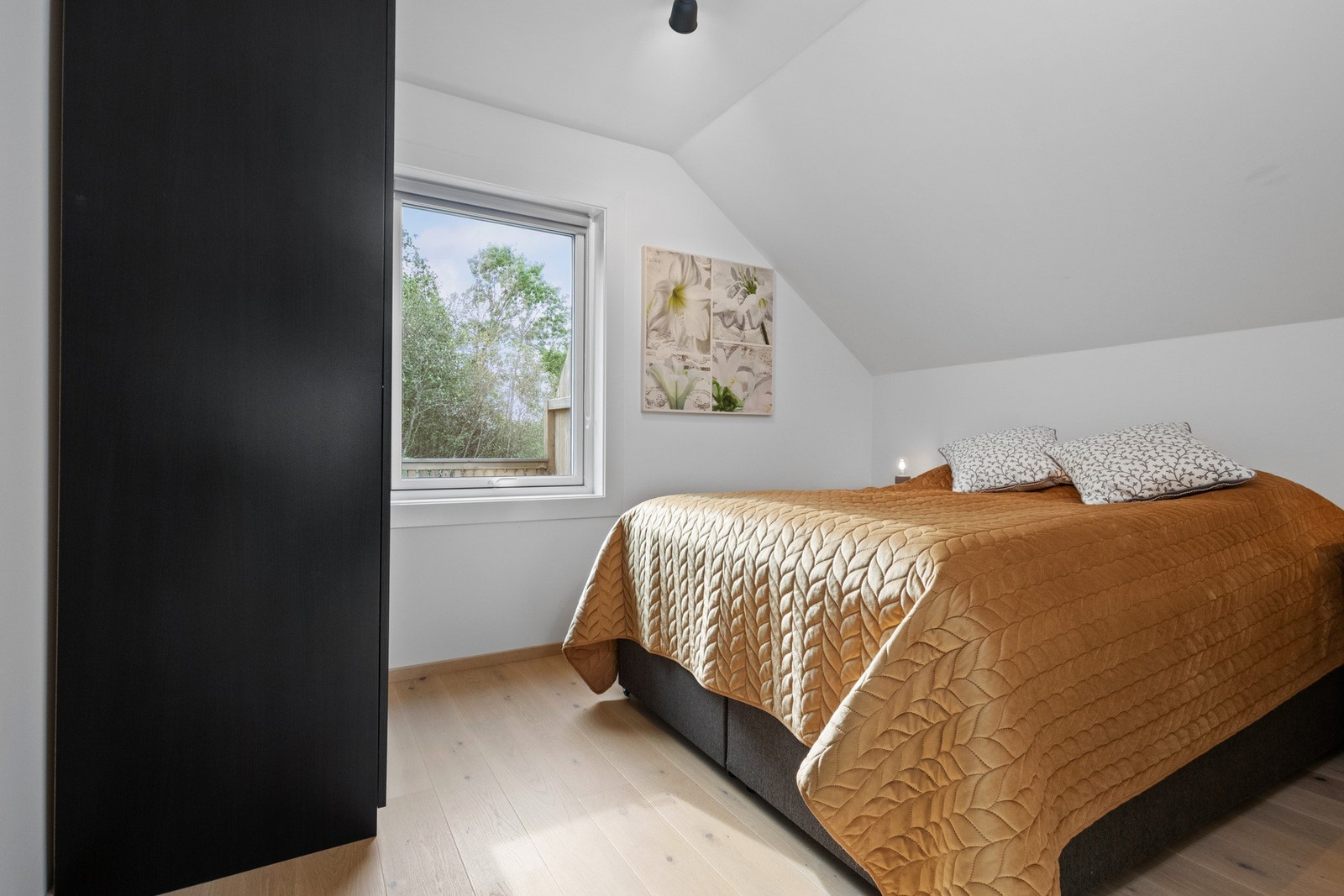 Rommene er luftige og har fint lysinnslipp. Galleribilde