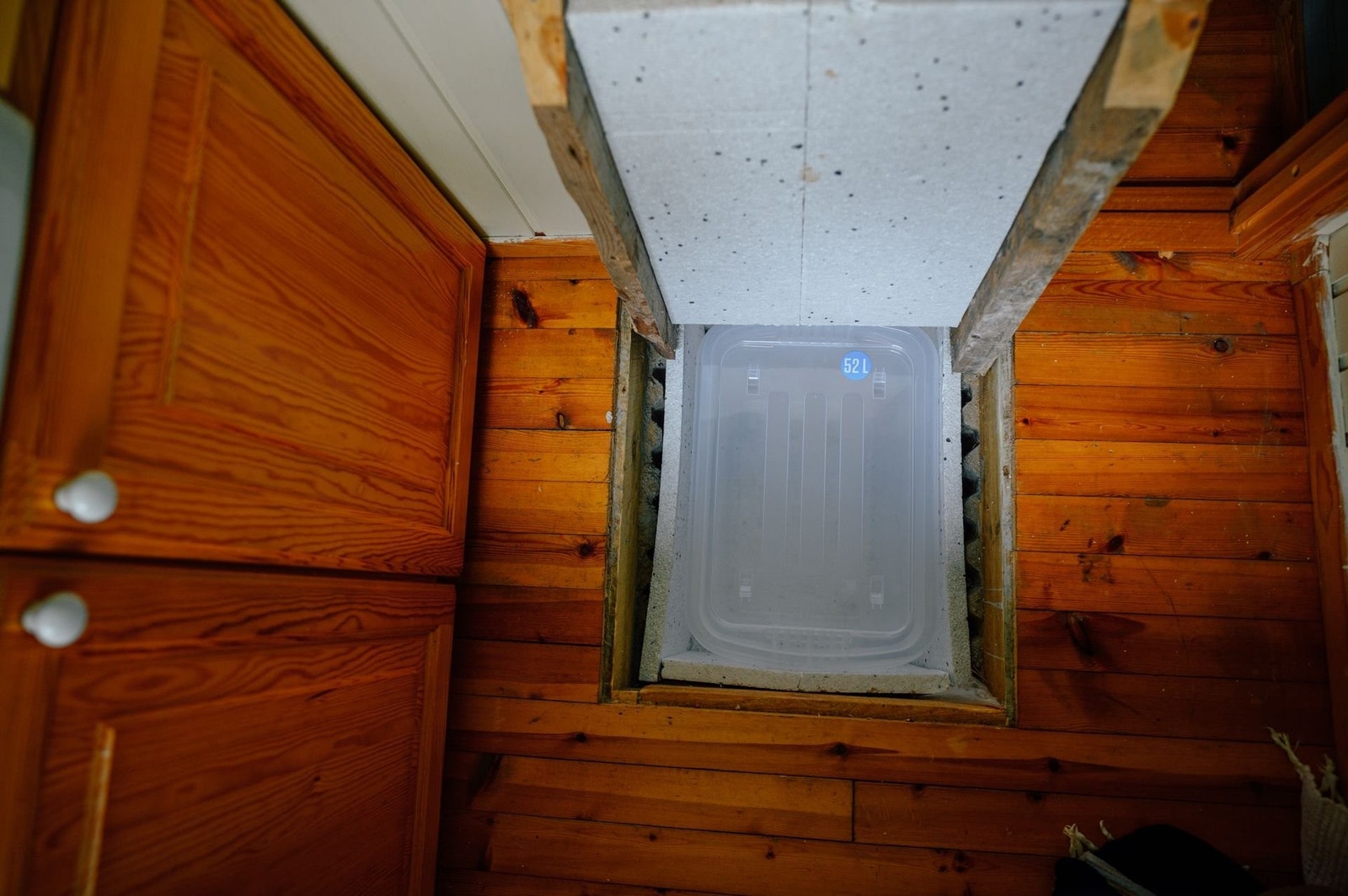 52L kjølerom i gulvet under badet. Fungerer fint hele året. Galleribilde