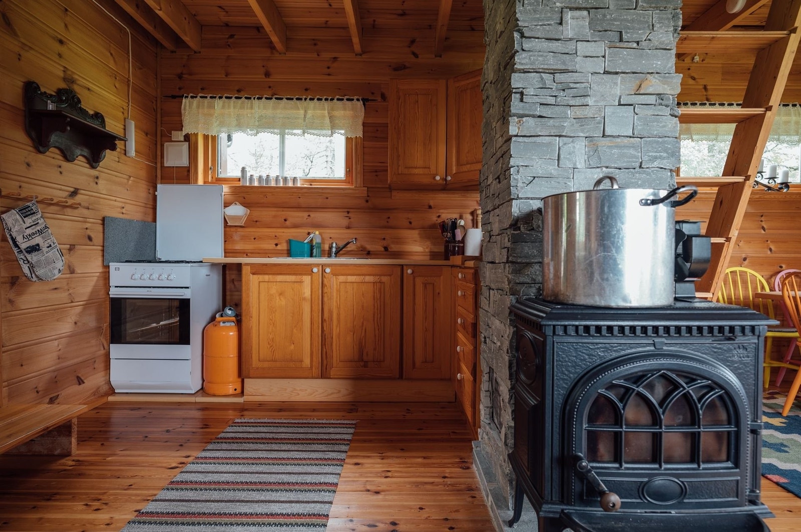 Kjøkken med mulighet for steking og baking med gass Galleribilde