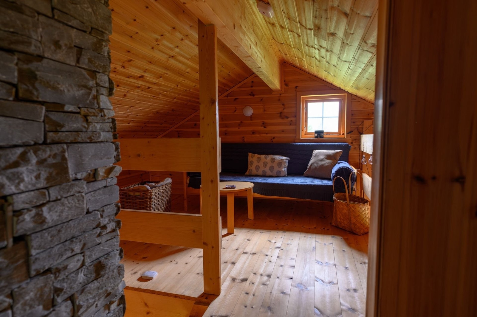 Liten sofakrok i andre etasjen Galleribilde