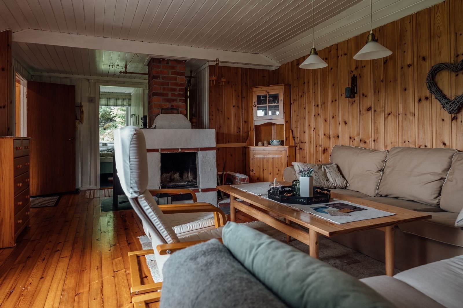 Koselig plass å sitte på kveldstid foran peisen Galleribilde