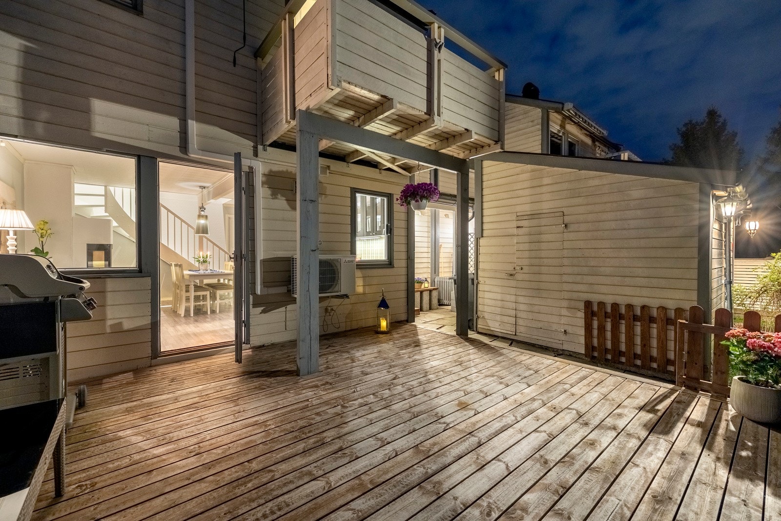 Det er god plass til utemøbler og grill. Galleribilde