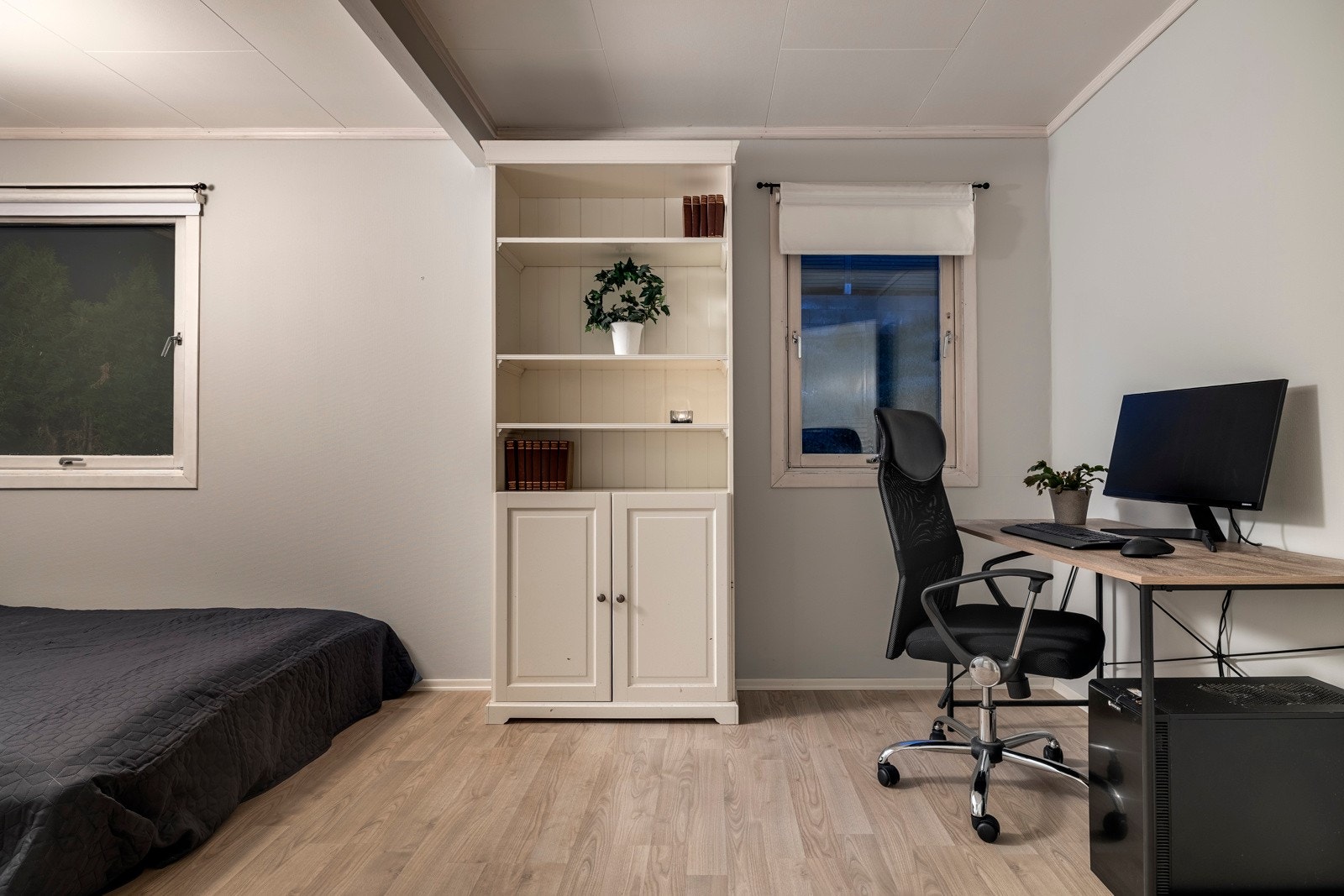 Rekkehuset har tre romslige soverom, ett i første etasje og to i andre etasje. Galleribilde
