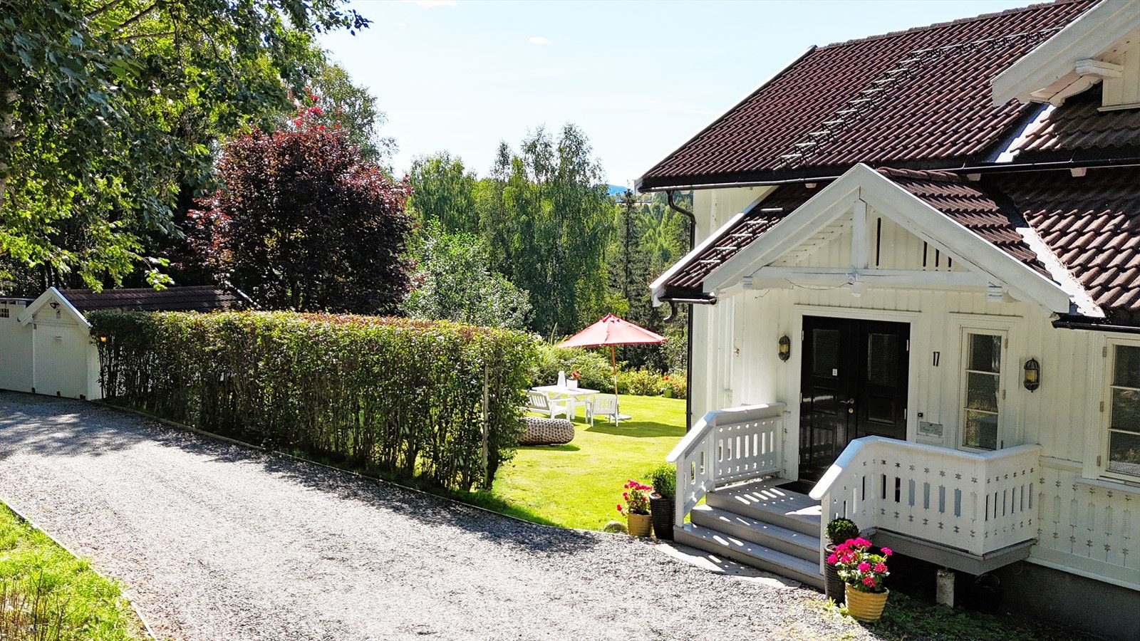 Innkjøring og inngangspartiet. Galleribilde
