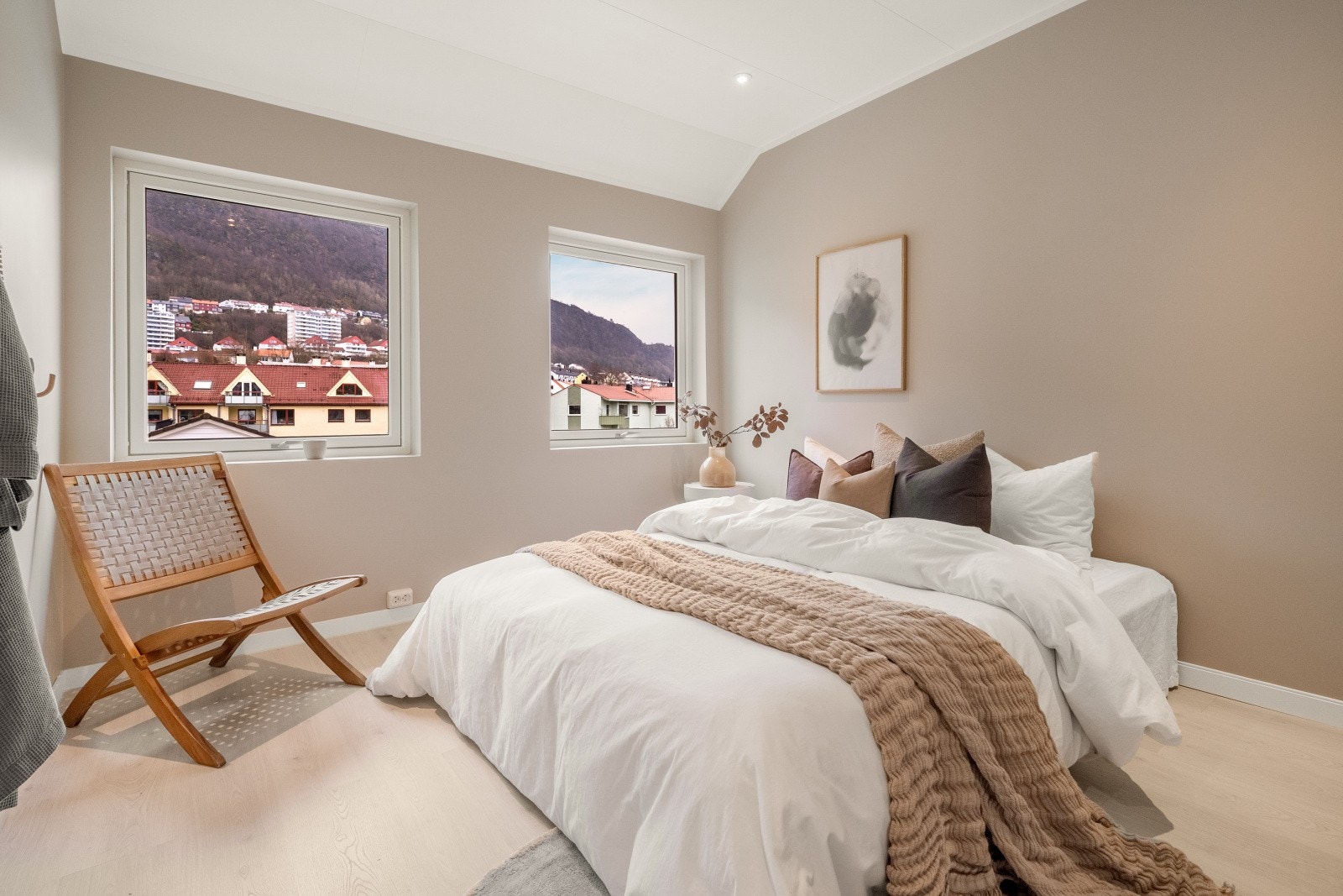 Pent og stort hovedsoverom på 10,1 kvm. Galleribilde