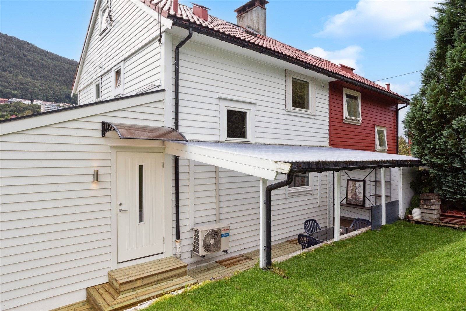 Praktisk inngang med overbygg for ekstra beskyttelse. Galleribilde