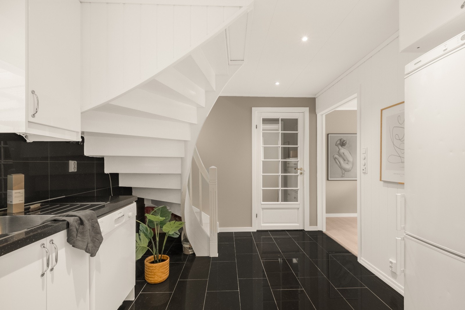 Gulvvarme i entré og kjøkken for ekstra komfort. Galleribilde