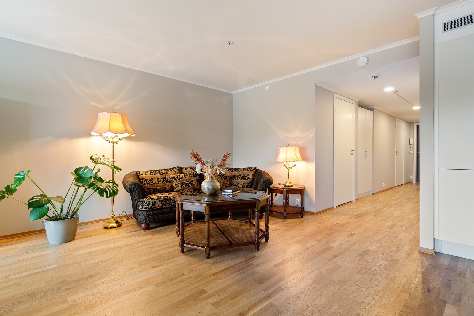 Veldig naturlig å få inn en hjørnesofa her for å utnytte plassen bedre Galleribilde