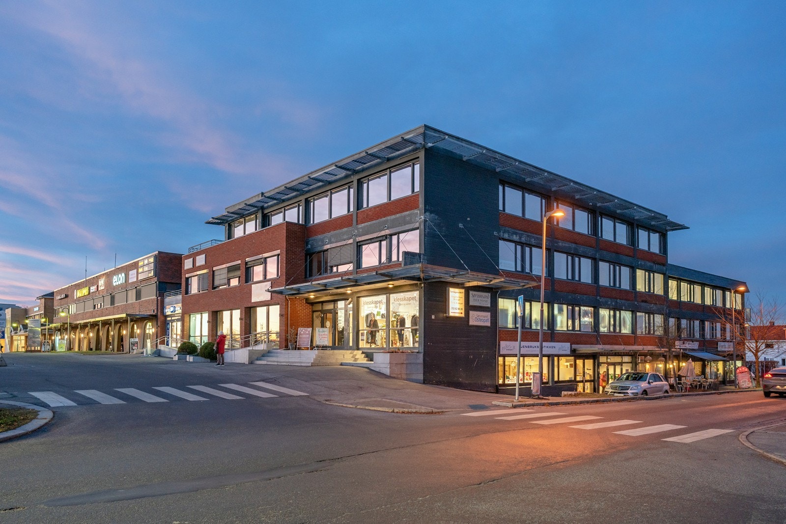 I hjertet av Sørumsand er det rikelig tilbud med butikker, spisesteder, frisør, bank og eiendomsmegler. Galleribilde