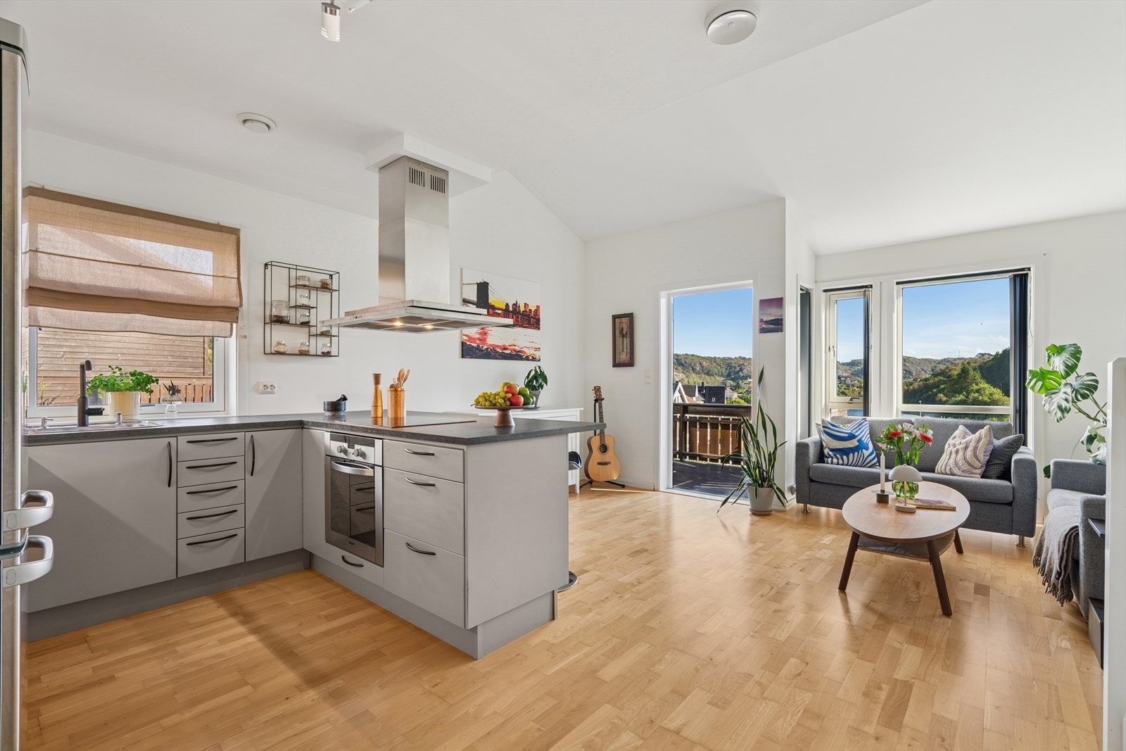 Gamle Hestnesvei 98B presenteres av Geir Inge Skåra v/DNB Eiendom. Galleribilde