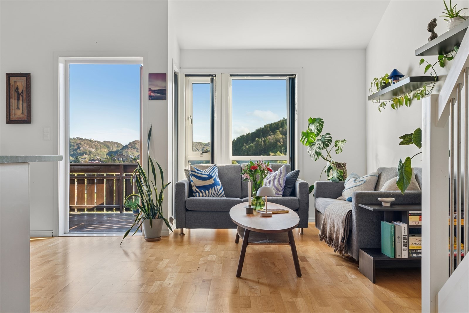 Leiligheten ligger i øvre del av firemannsbolig. Galleribilde