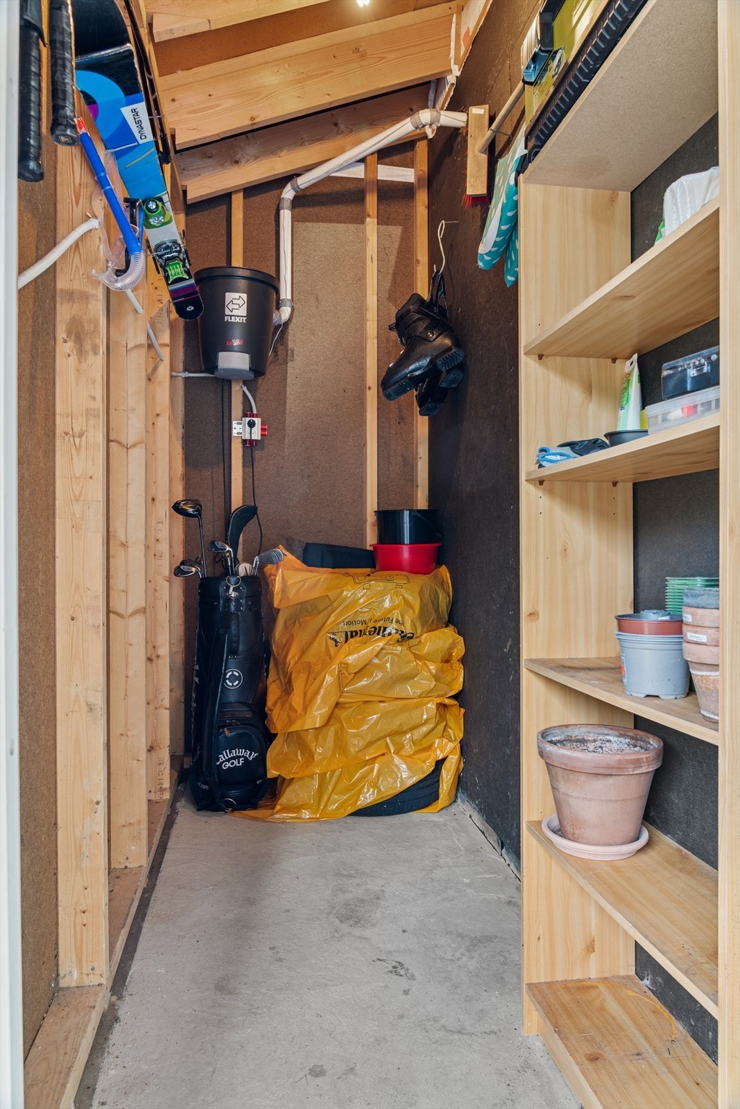 Tilhørende leiligheten er en utvendig bod på ca. 3 kvm. Galleribilde