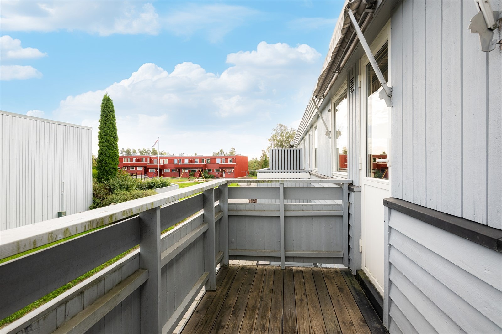 Boligen ligger rett ved flotte turområder i Gulsetmarka, med kort veg til både barnehager, Kollmyr barneskole og Gulset ungdomsskole. Galleribilde