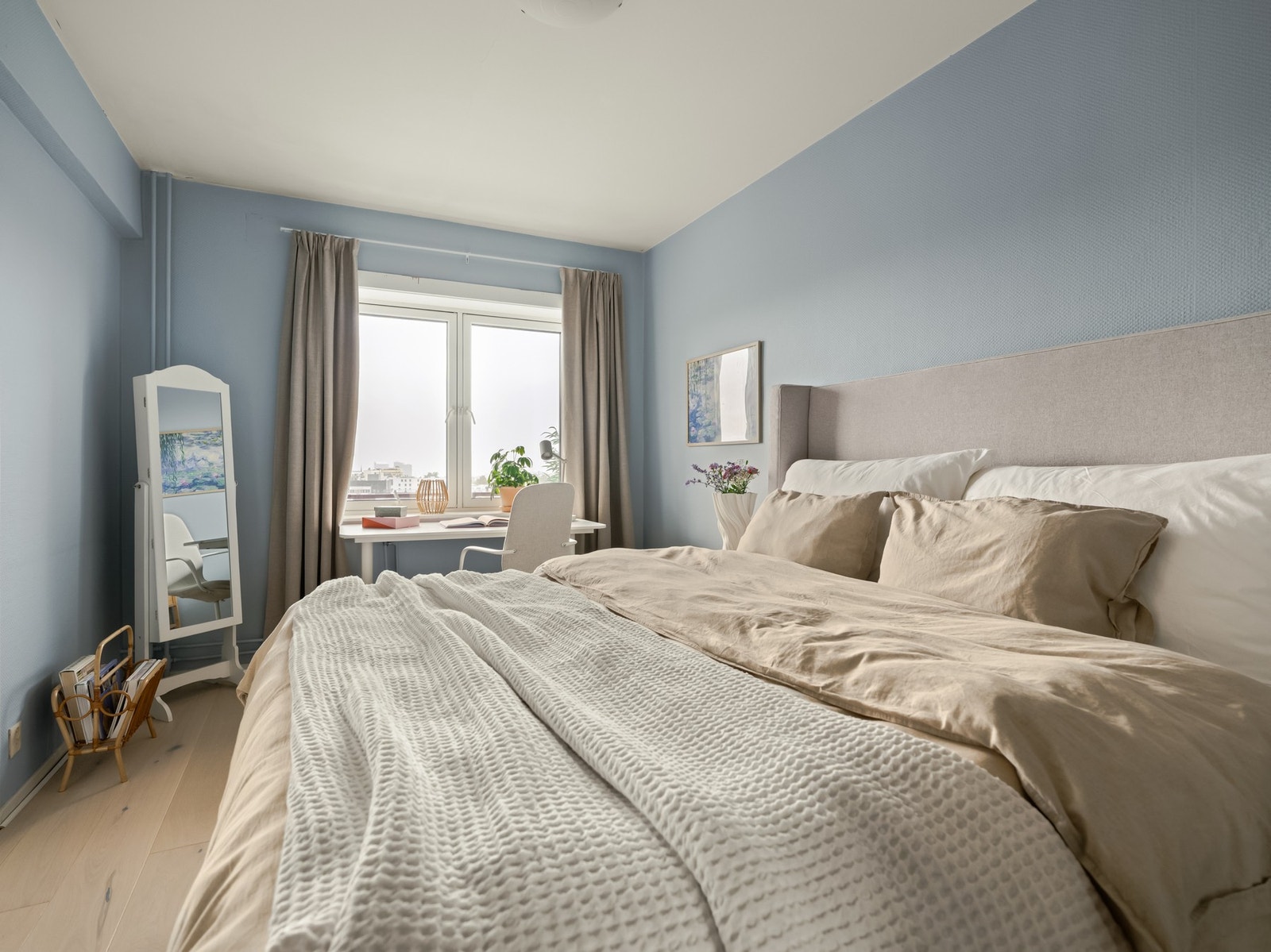 Soverommet er målt til over 15 kvm, så det er rikelig med plass til hjemmekontor her også. Galleribilde