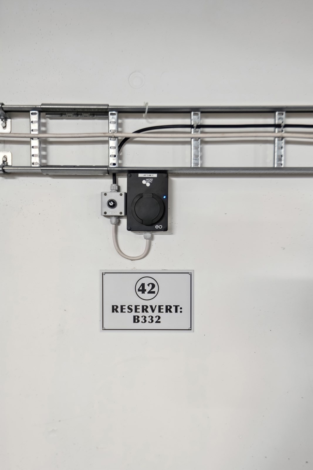 Lader for hybrid-/el-bil er installert i 2021 Galleribilde