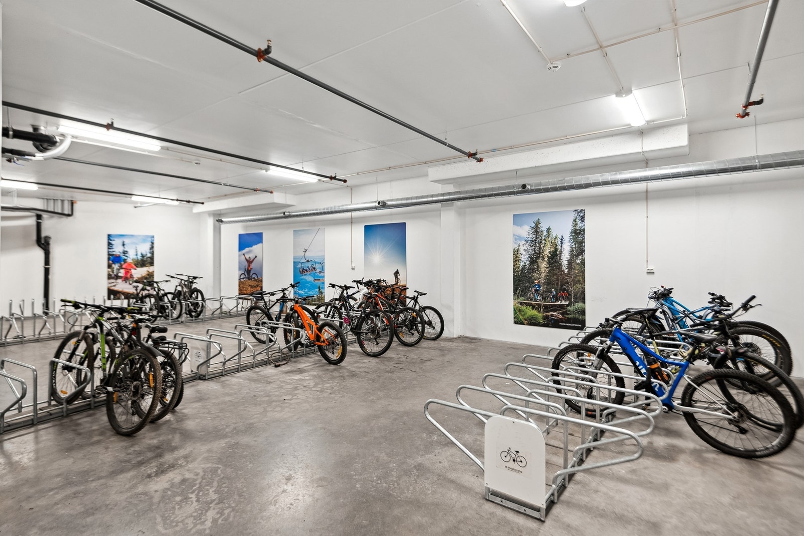 Felles rom for sykkelparkering i sameiet Galleribilde