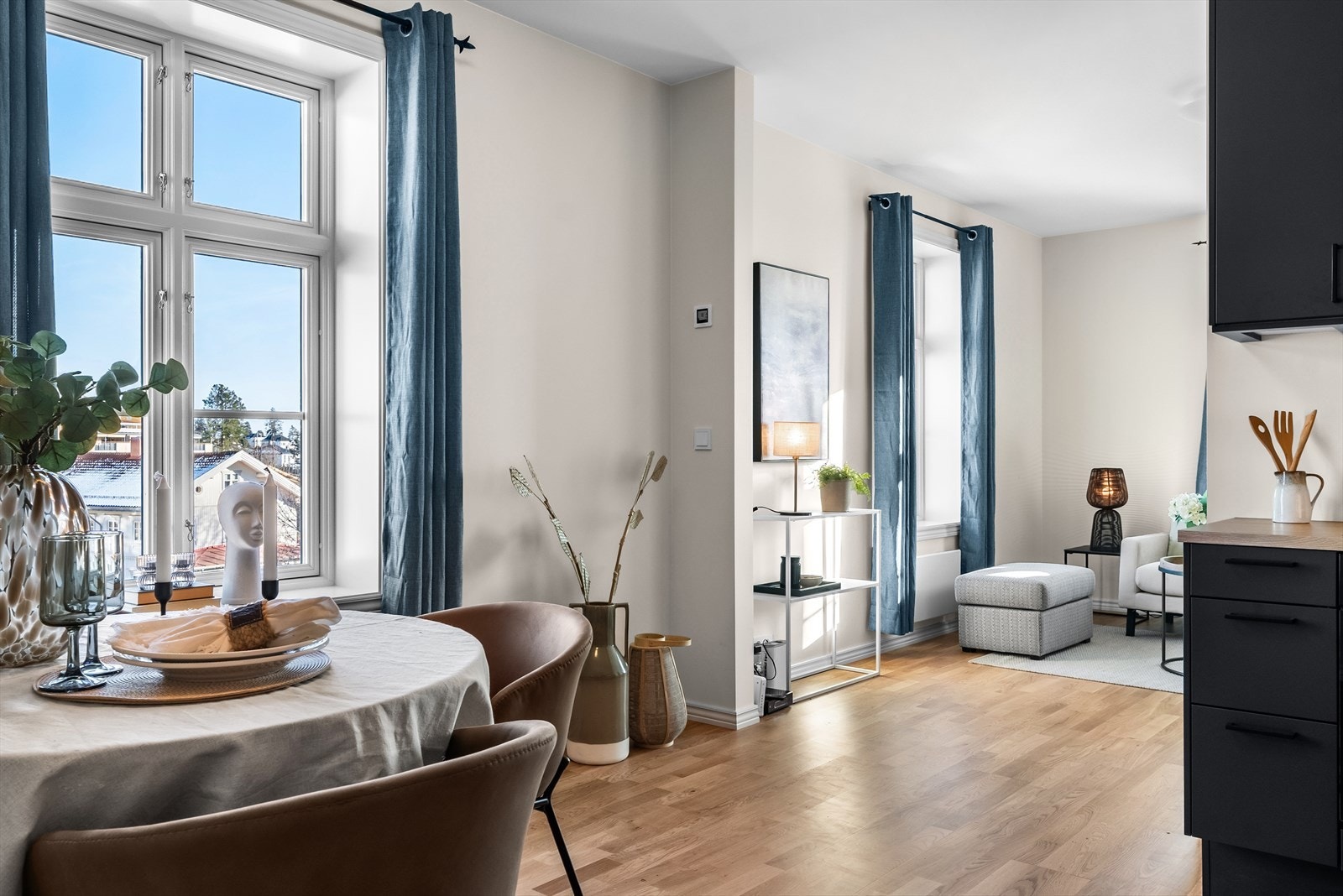 Velkommen til Kjelsåsveien 51B! Ny leilighet i 2.etasje, i en klassisk sveitservilla med attraktiv beliggenhet og kort vei til marka. Galleribilde