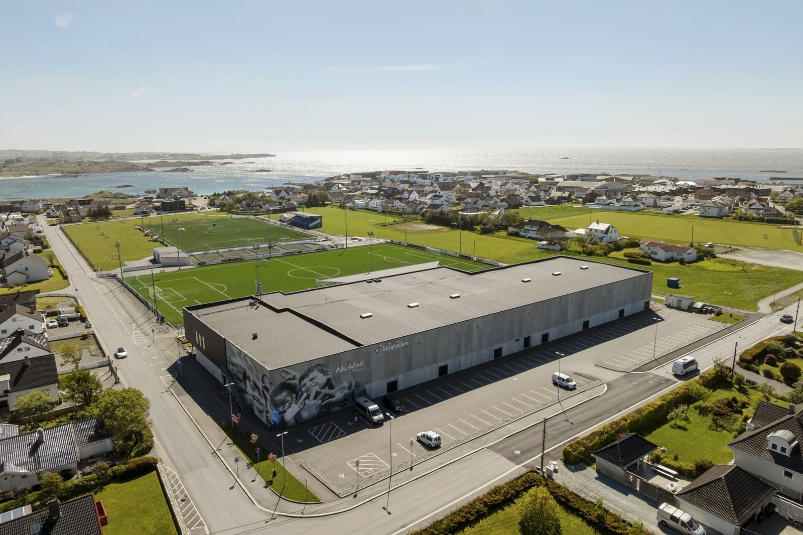 Umiddelbar nærhet til det flotte idrettsanlegget i Åkrehamn. Galleribilde