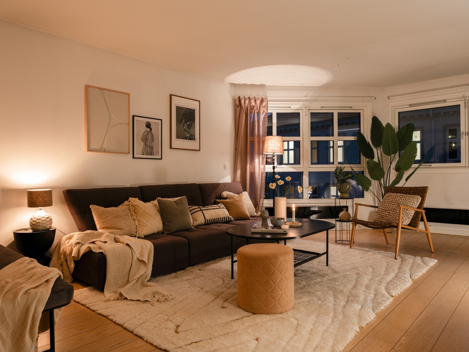 Boligen har en god planløsning og består av to soverom, med mulighet for tre, separat kjøkken, stue, bad og entré. Galleribilde