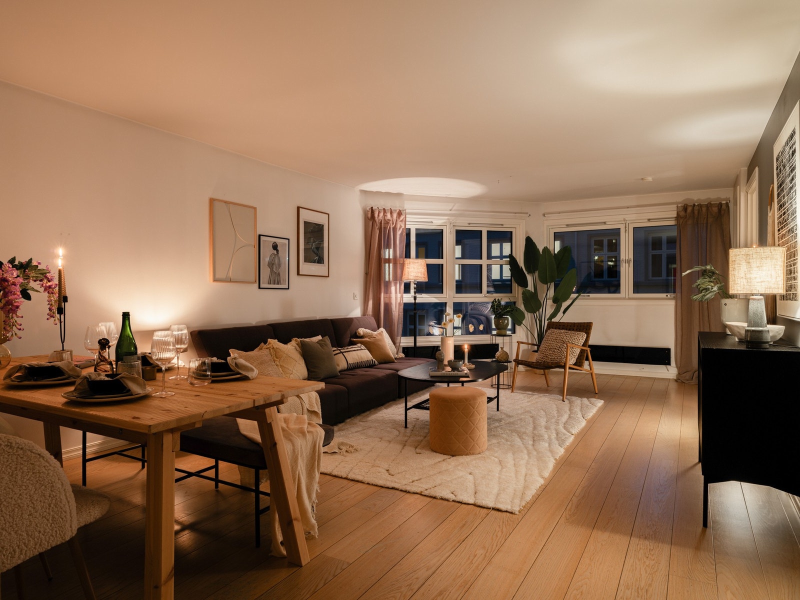 Dette er en romslig og flott 3-roms leilighet rett ovenfor Sofienbergparken. Galleribilde