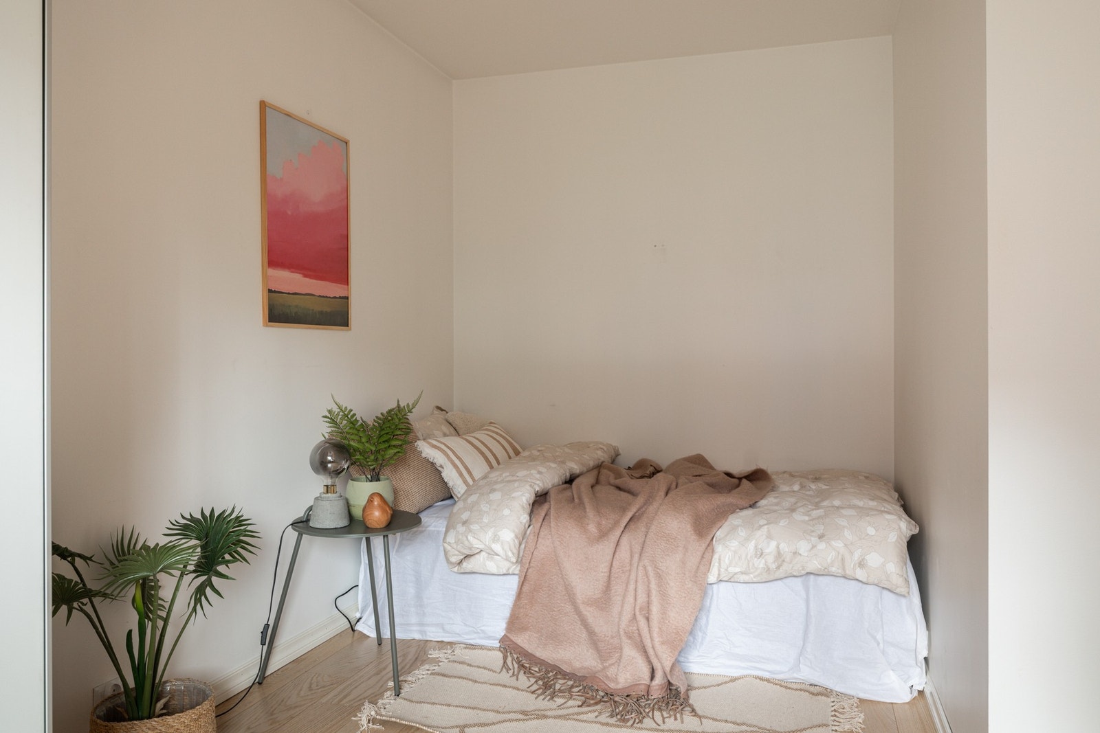 Det andre soverommet har god plass for dobbeltseng og diverse møblement. Galleribilde