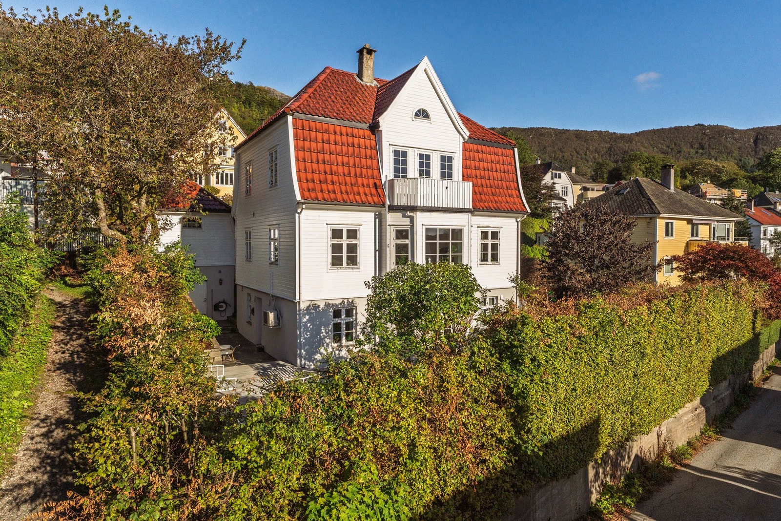 Gimlebakken 16 presenteres av EIE Eiendomsmegling ved Simon Aasen. Galleribilde