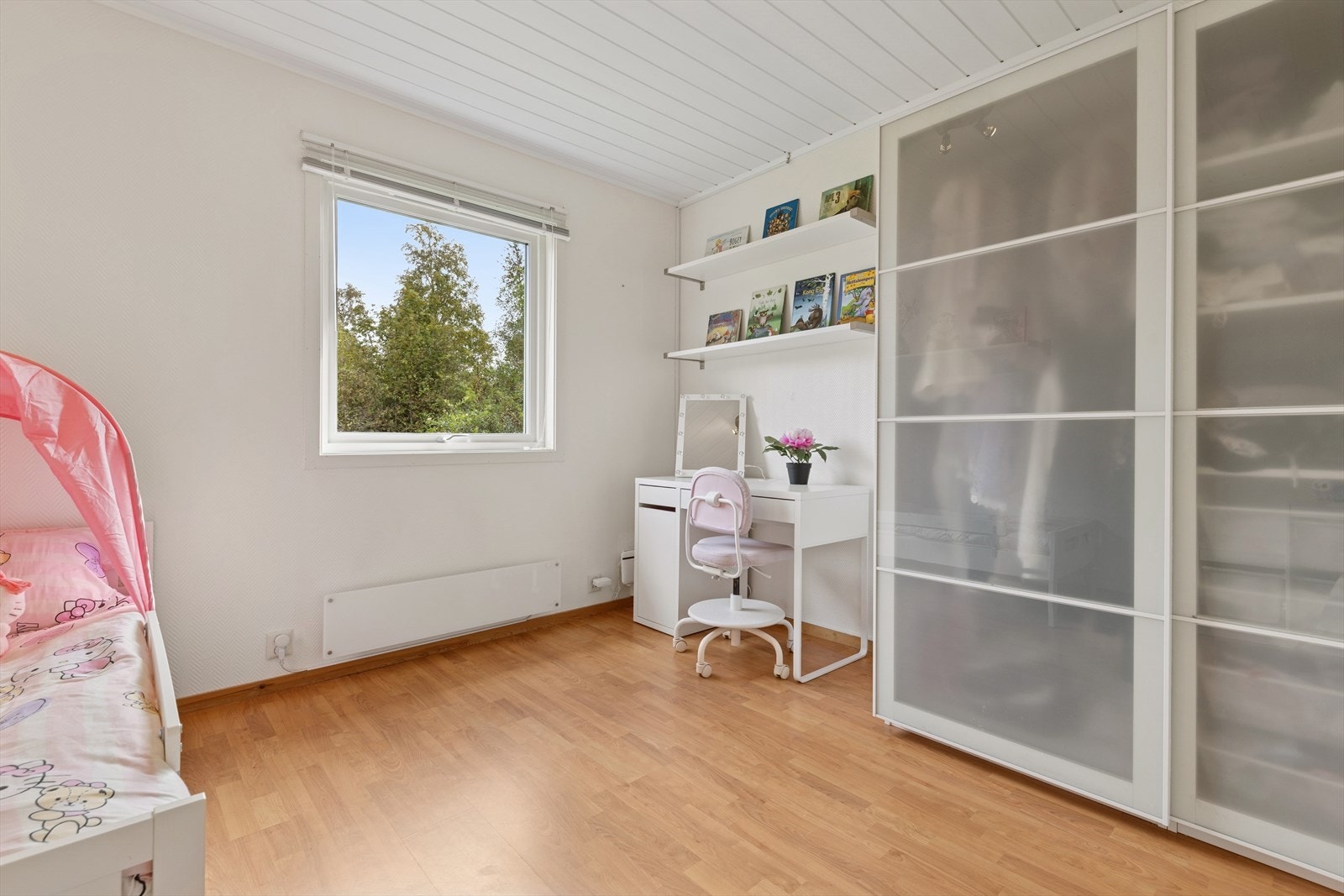 Soverom 2 er nesten like stort som hovedsoverommet Galleribilde