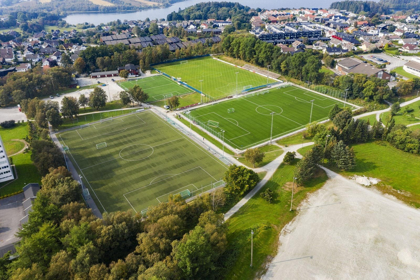 Leiligheten ligger også like ved Lassa idrettsanlegg Galleribilde