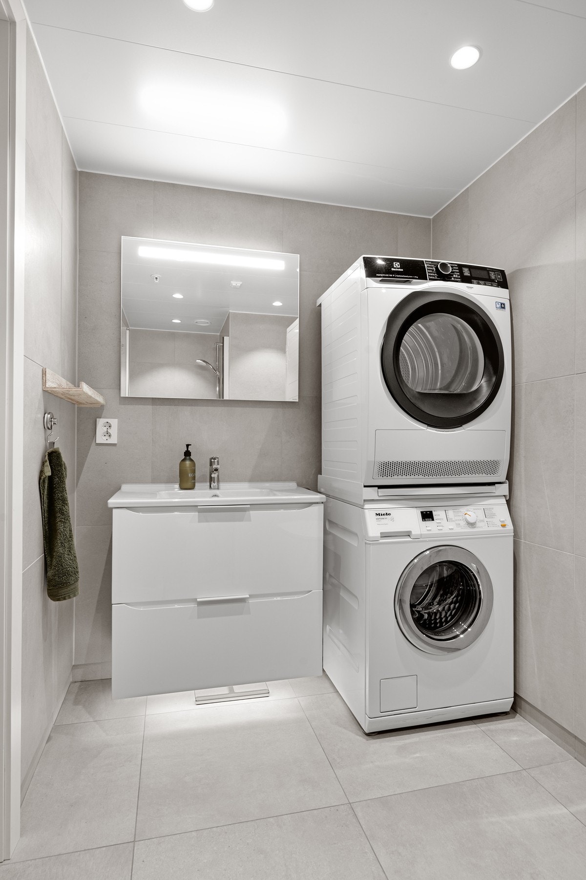 Opplegg for vaskemaskin og tørketrommel Galleribilde