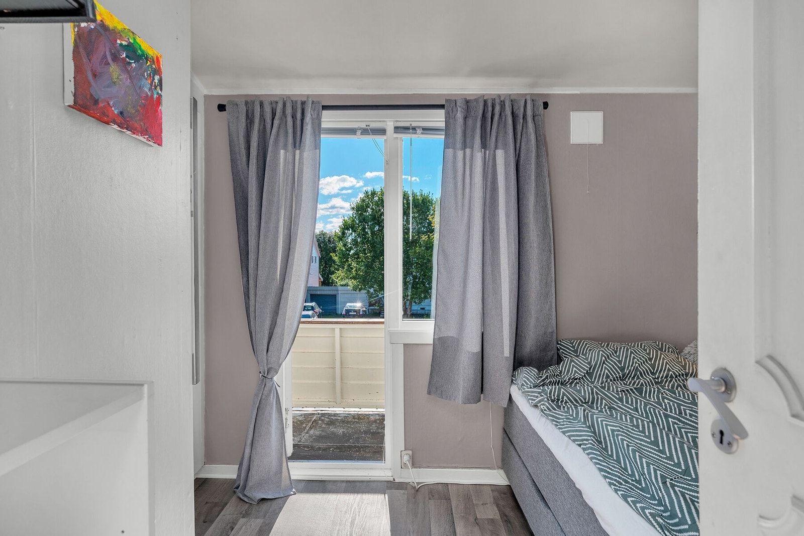 Soverom nummer 2, med utgang til balkong. Galleribilde