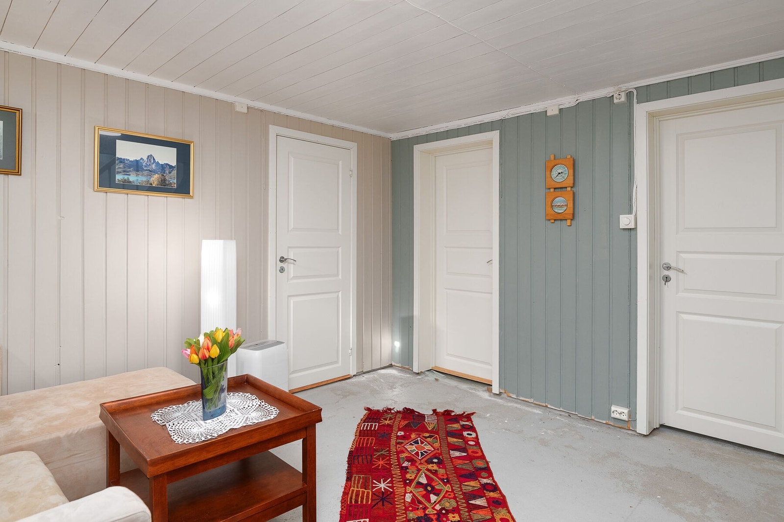 Herfra er det adkomst til vaskerom, bod og soverom/disponibelt. Galleribilde