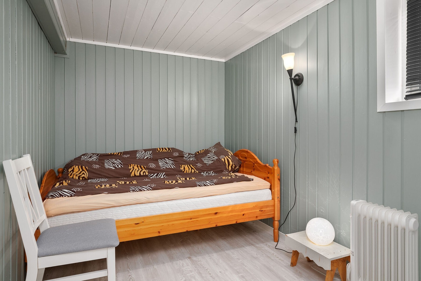 Soverom 4 i underetasje (ikke omsøkt eller godkjent). Det er også lagt varmekabler i gulv. Galleribilde