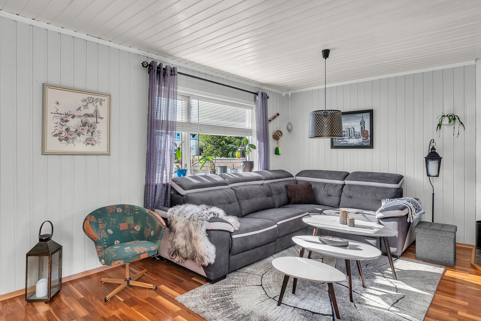 Boligen ble oppført i ca. 1966, går over tre etasjer og har en praktisk planløsning. Galleribilde