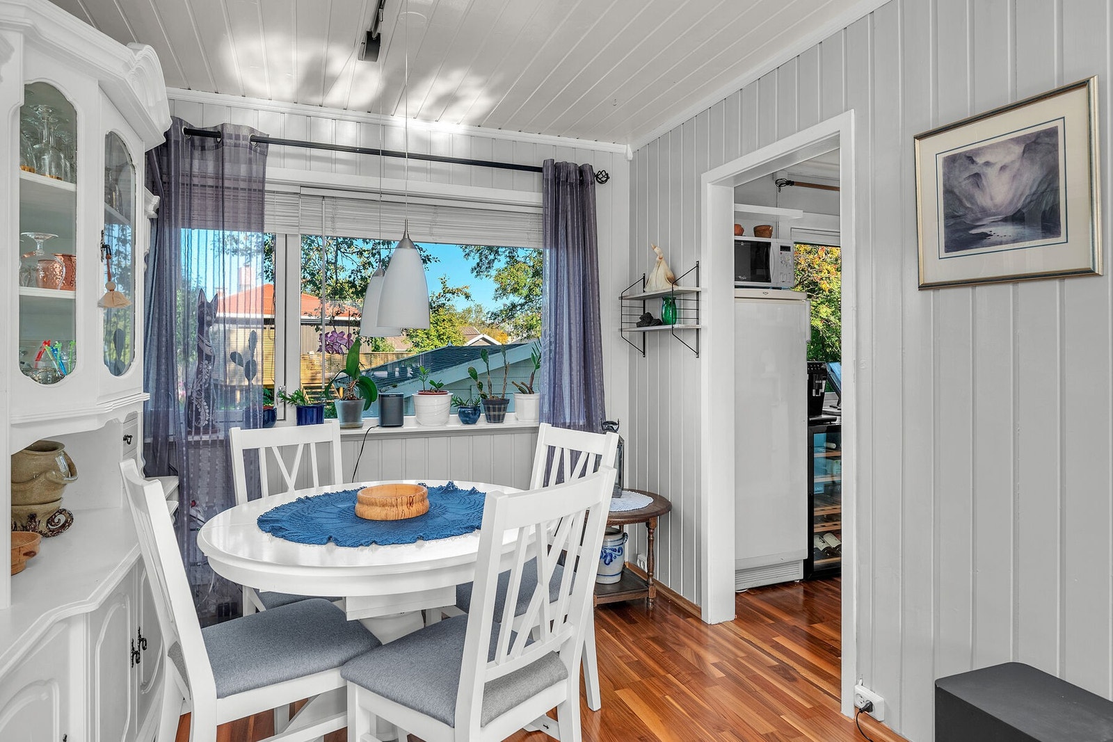 Det er plass til møblering av en spisegruppe i tilknytning til kjøkkenet. Galleribilde