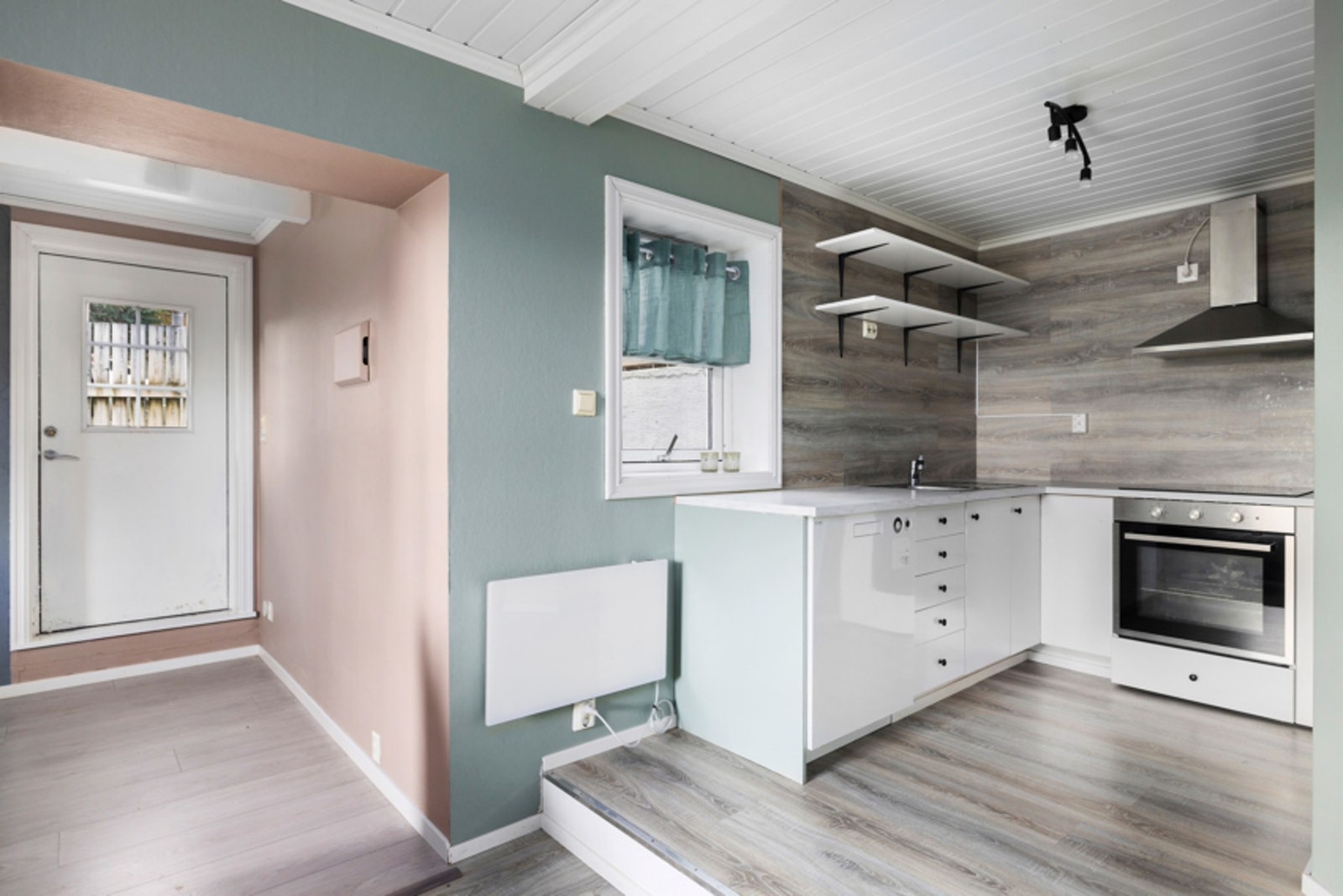 Kjøkken i underetasje innredet del. Galleribilde