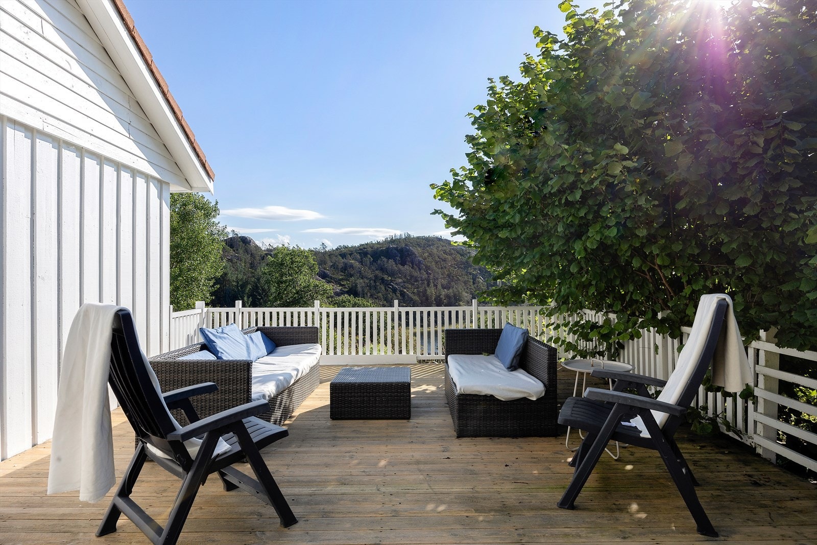 Fin terrasse med utgang fra stue. Galleribilde