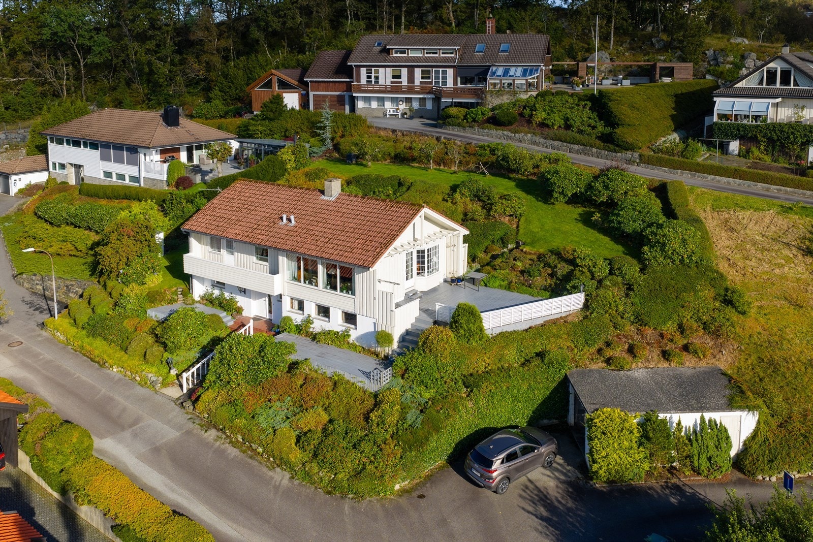 Eiendommen har en flott og barnevennlig beliggenhet i det populære og attraktive området Austrått, med kort vei til Sandnes sentrum. Galleribilde