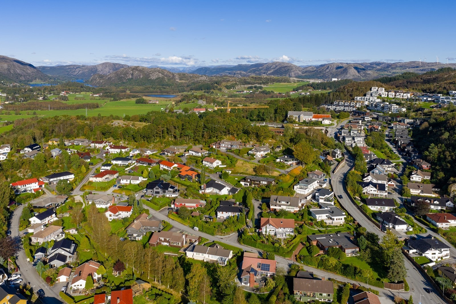 Området har et godt utvalg av barnehager og skoler, blant annet Austrått og Iglemyr barnehage, Iglemyr barneskole og Øygard ungdomsskole. Galleribilde