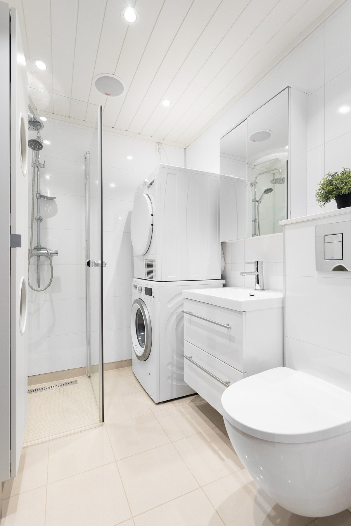 Meget lekkert bad i 1 etasje Galleribilde