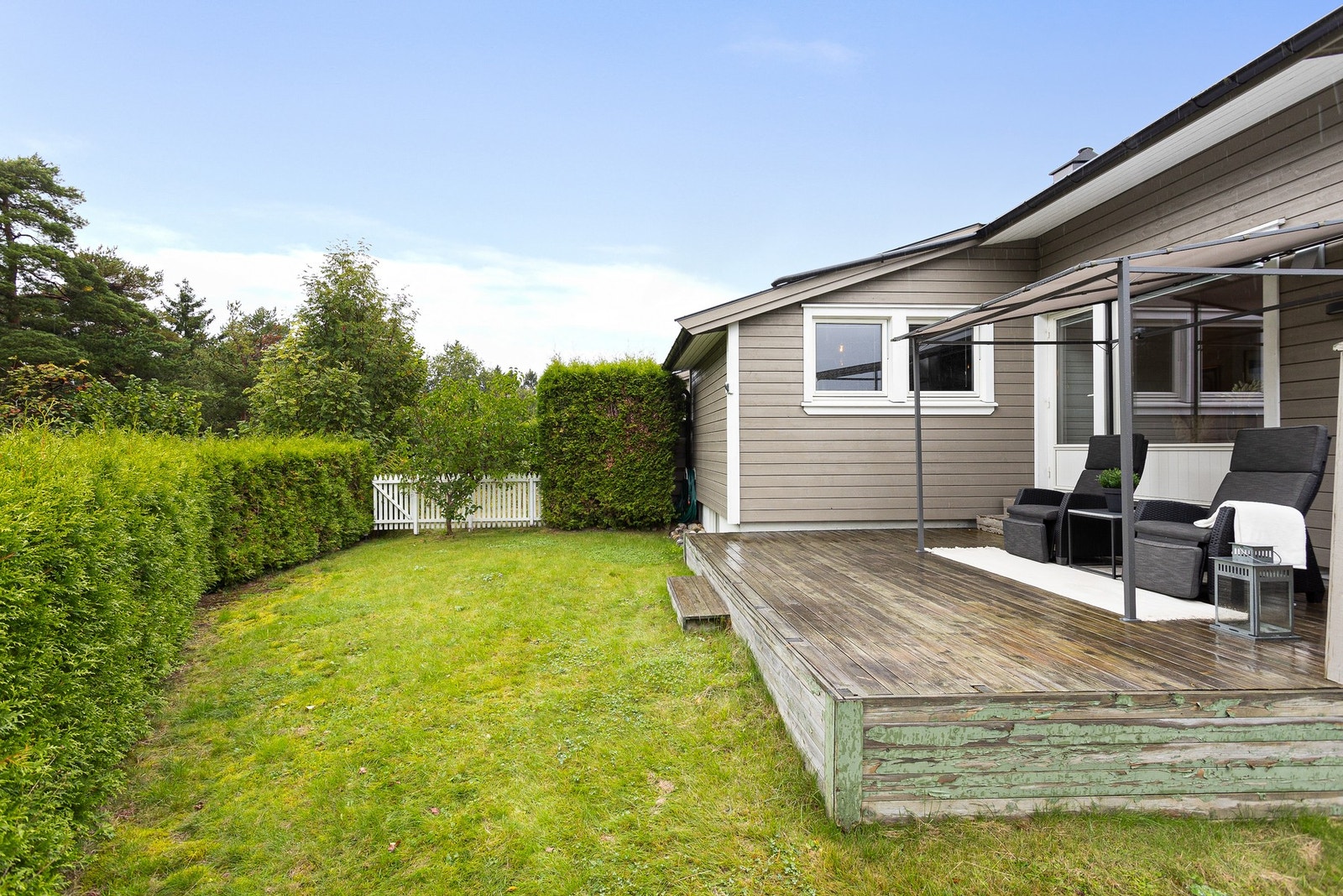 Endeleilighet og vendt mot friareal. Her sitter du veldig skjermet og fint til. Galleribilde