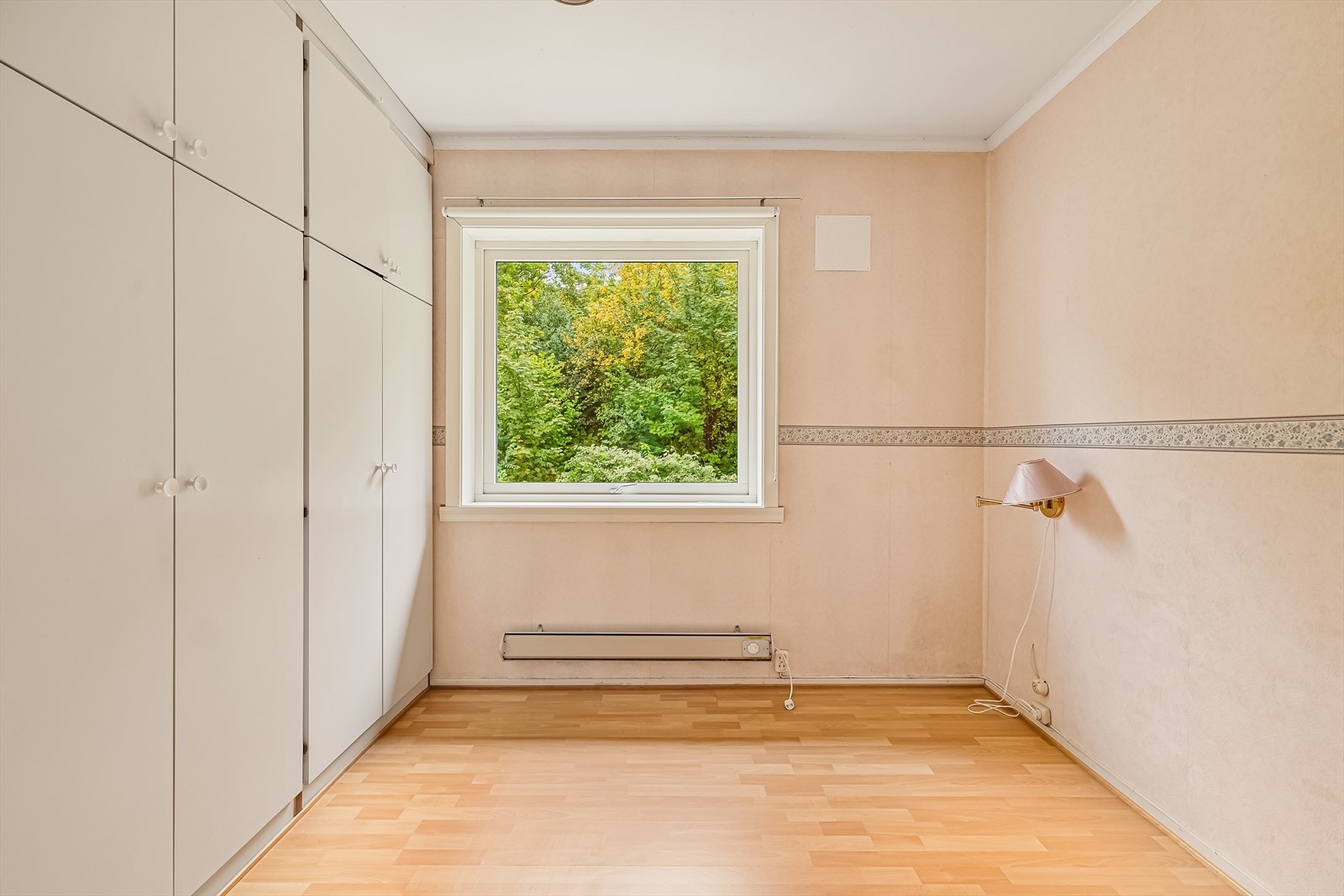 Innebygd garderobeskap på soverommet Galleribilde