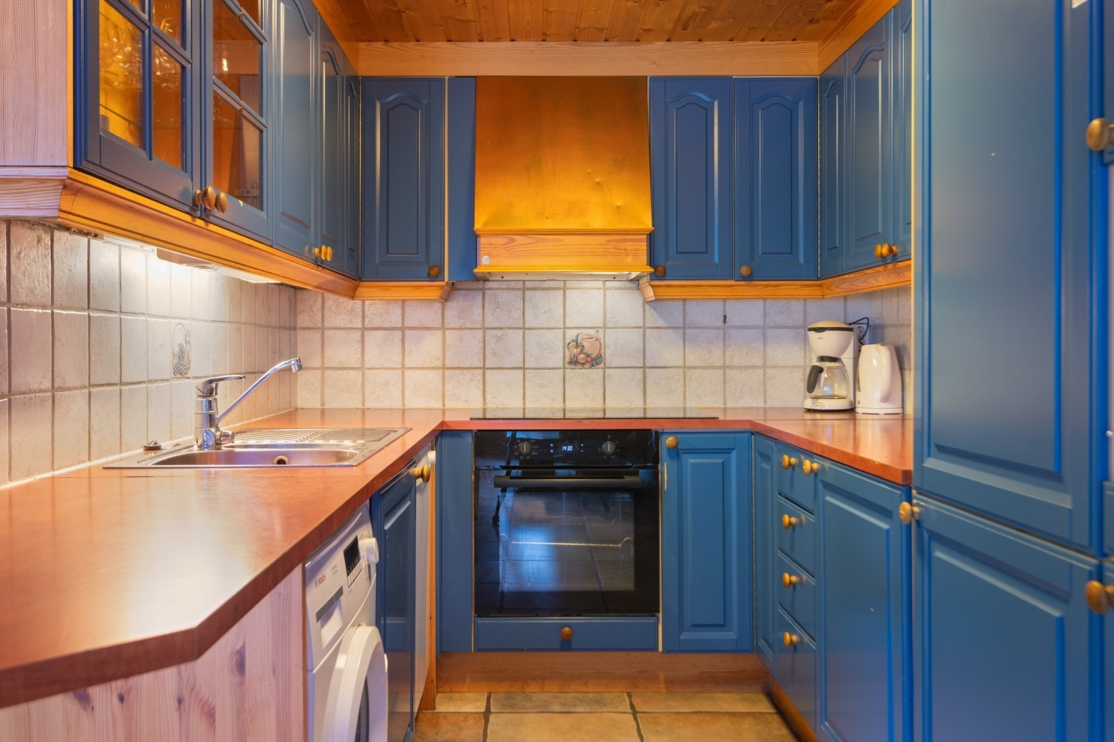 Godt med benk- og skapplass. Galleribilde