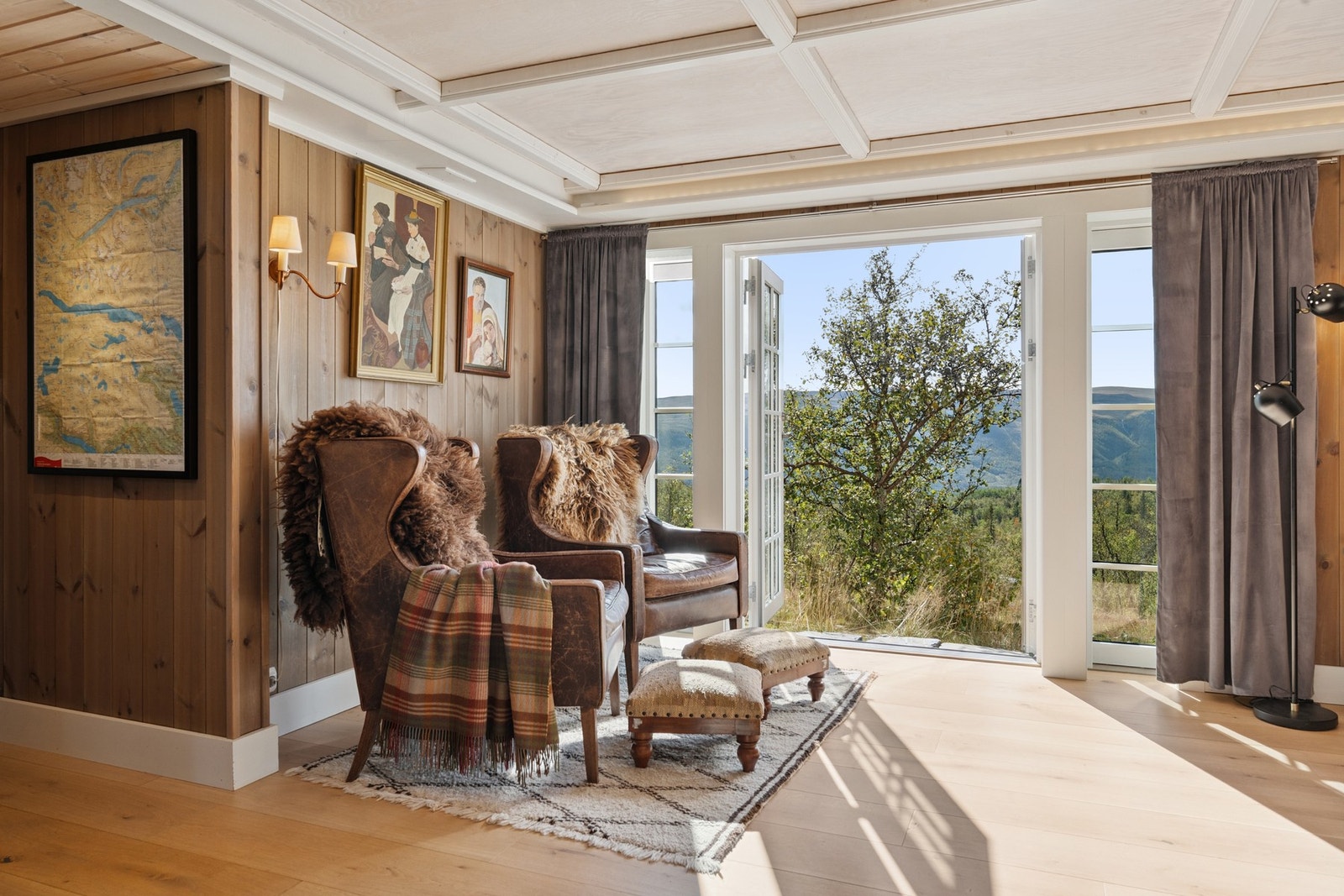 Fra stuen er det dobbeldør med adkomst ut Galleribilde