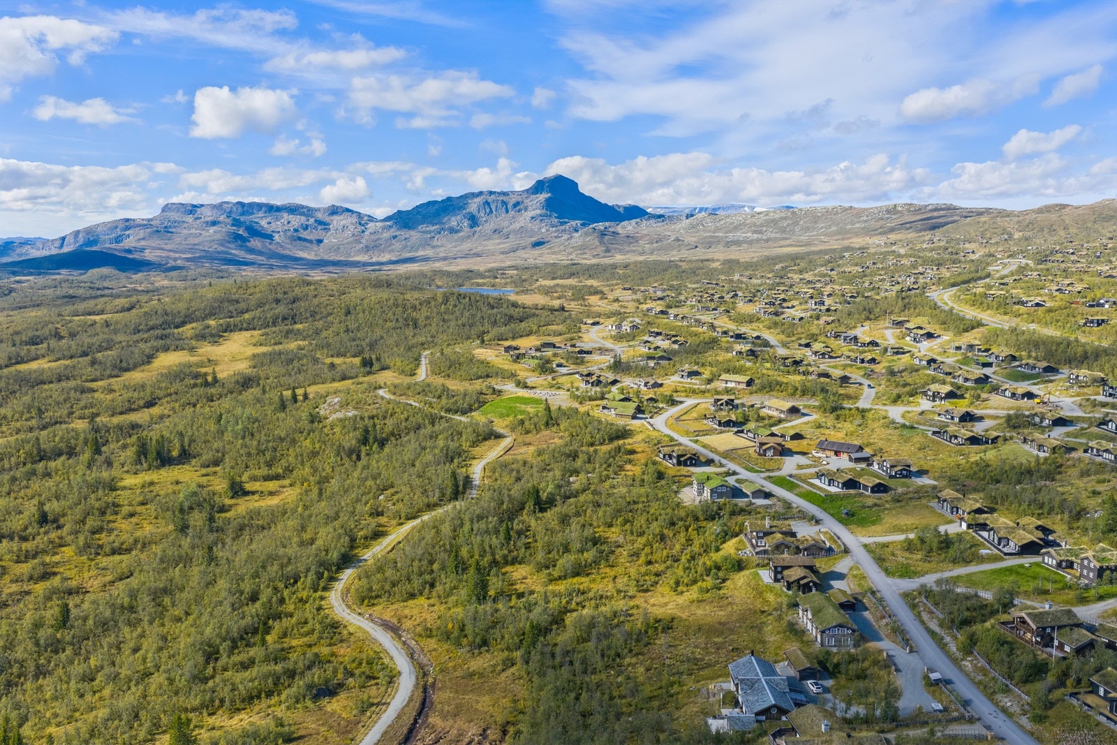 Eiendommen har en særdeles attraktiv beliggenhet, ca. 929 moh - omgitt av vakker natur og flotte turmuligheter året rundt Galleribilde
