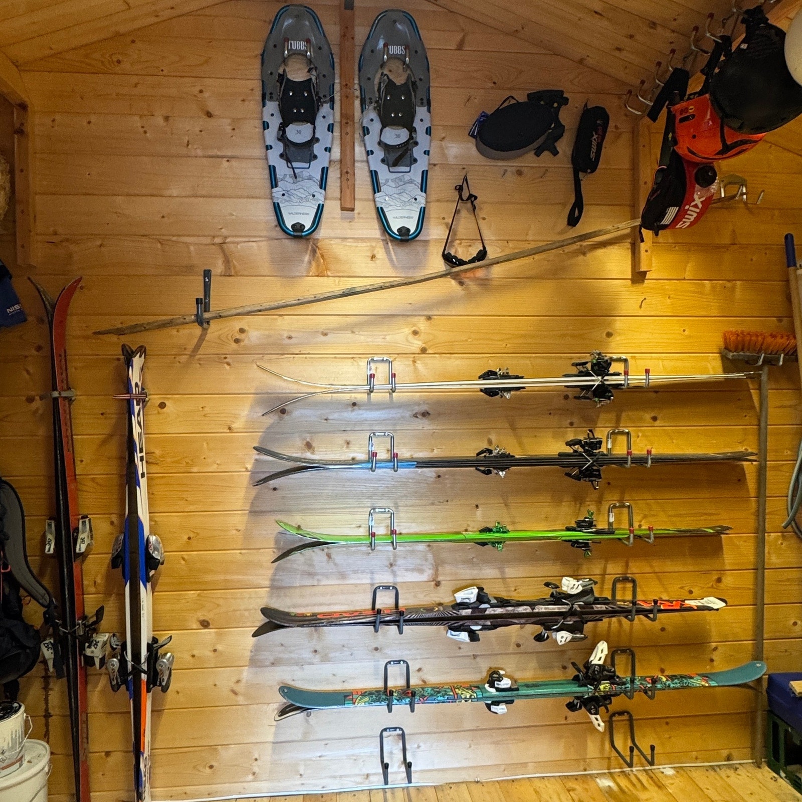 Oppheng til ski og truger Galleribilde