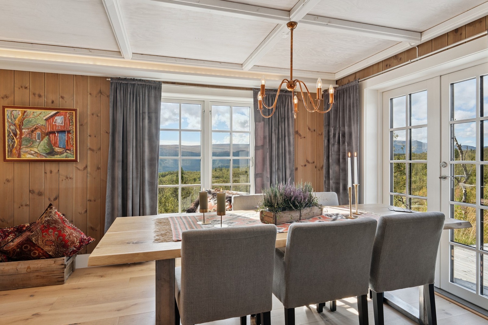 Adkomst ut til terrasse gjennom dobbeltsidig terrassedør Galleribilde