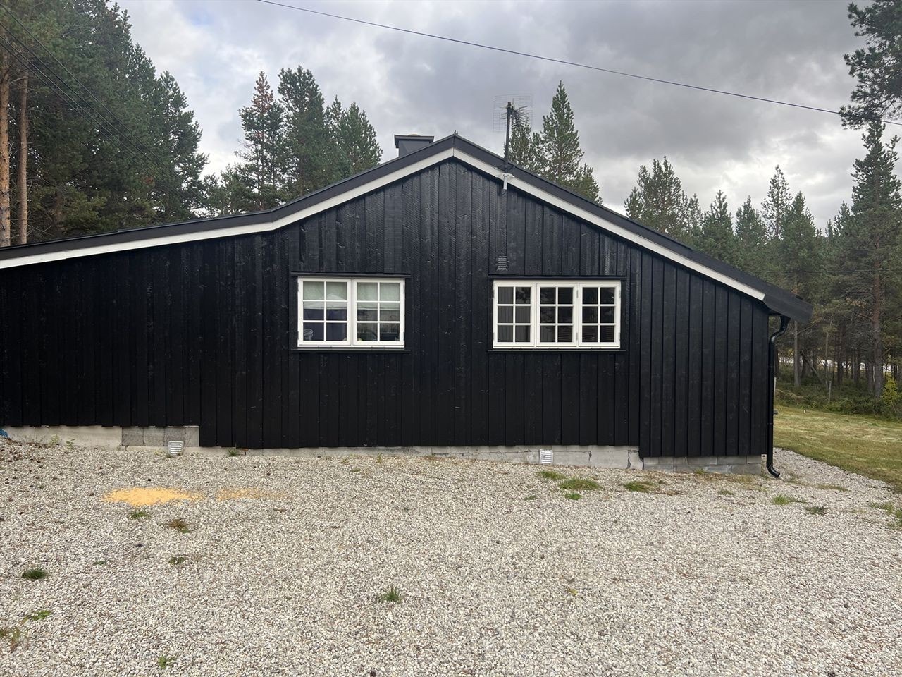 Vindu til høyre er nylig byttet av selger. Galleribilde